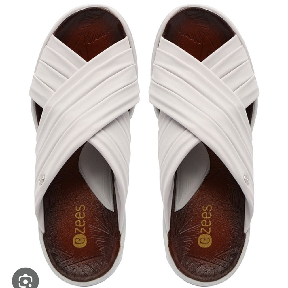 BZees Knockout Wedge "EUC"